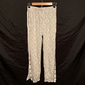 Track pants but lace🤩